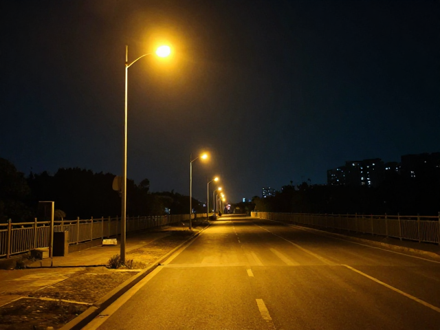 电影感夜景怎么拍?钠灯偏黄用色温修正拯救废片