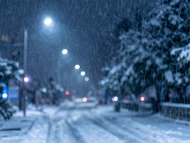 雨夹雪夜氛围感拉满?画面模糊反而更出片!附拍照避坑指南