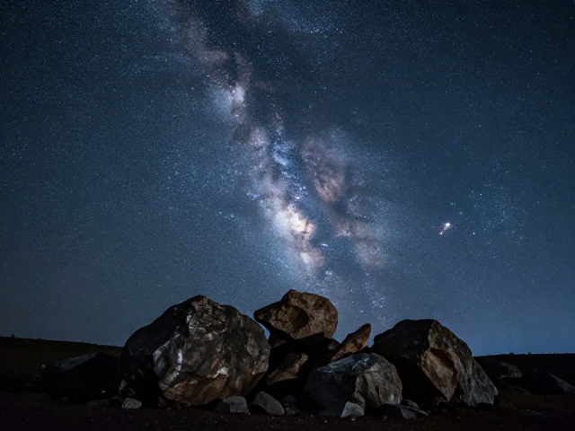 星空夜景怎么拍？多张堆栈，前景岩石，打造大片级银河构图