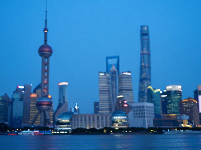 蓝调时刻怎么拍?标准变焦镜头锁定旅游地标绝美光影