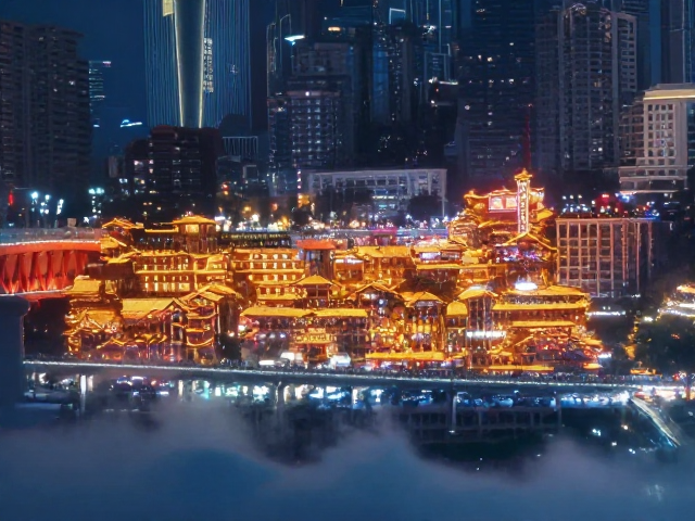 重庆洪崖洞高空夜景绝美,云端城市辉光震撼如宫崎骏动漫