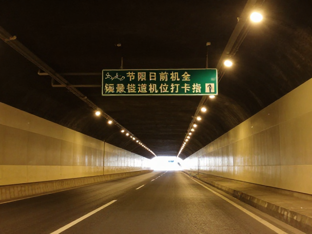 节假日前夜隧道出口机位攻略,最佳隧道机位打卡指南