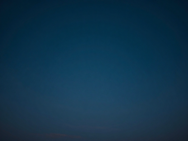 冷色夜景摄影,安静克制下的极致细节清晰指南