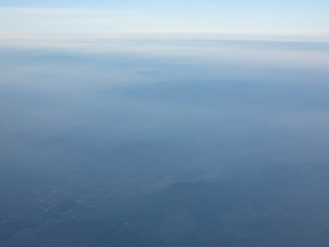 大场景留白，高空机位，曝光合成保留高光，顶级摄影构图技巧