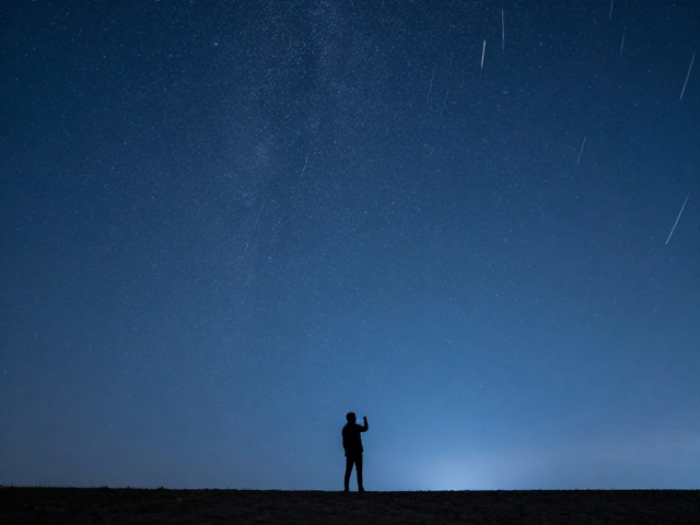 晴朗无云夜拍长曝光技巧,户外夜景如何拍出星空轨迹