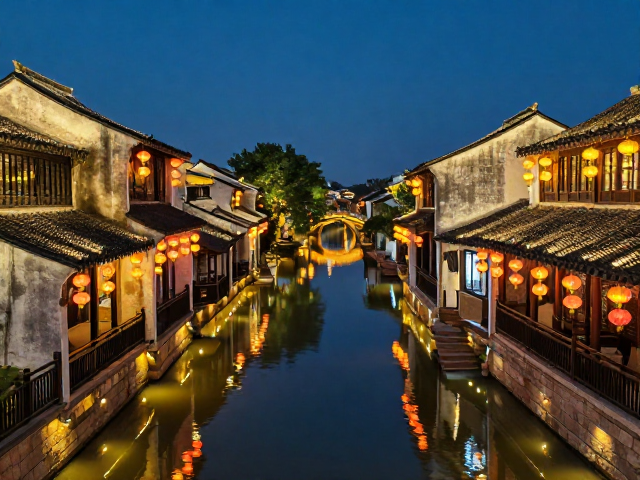华灯初上古镇水巷,沉浸式打卡绝美水光夜景攻略