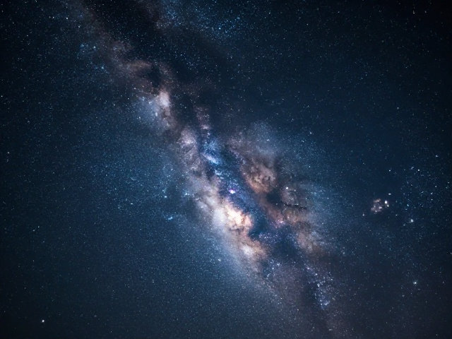 星空构图的视觉逻辑与核心锁定