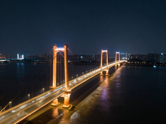 城市跨江大桥夜景,桥身延伸构图下的绝美光影