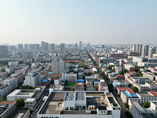 城市全景俯拍的大气透视与构图逻辑