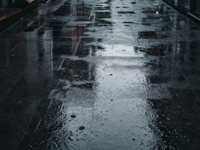 雨天反光地面构图杂乱?3步拍出高级感大片