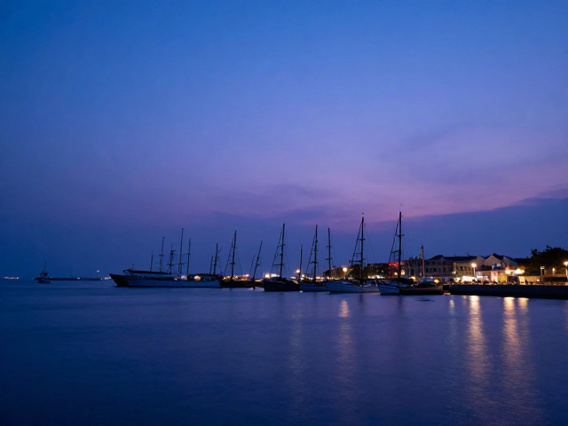 暮色海港蓝调,蓝紫天空下的绝美夜景摄影指南