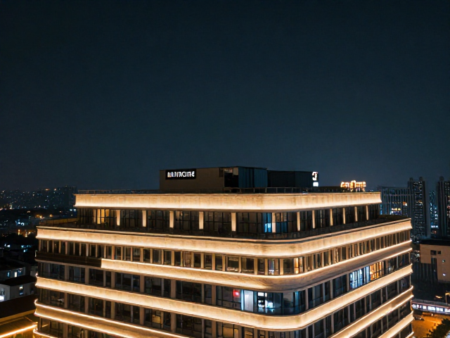 楼顶机位与酒店露台机位攻略,巧用楼体灯带层次拍出高级夜景
