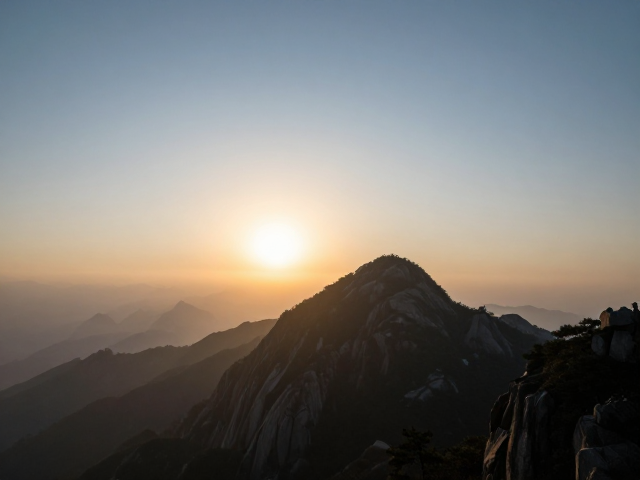 日出登山侧光轮廓光前景搭配,打造大片感构图