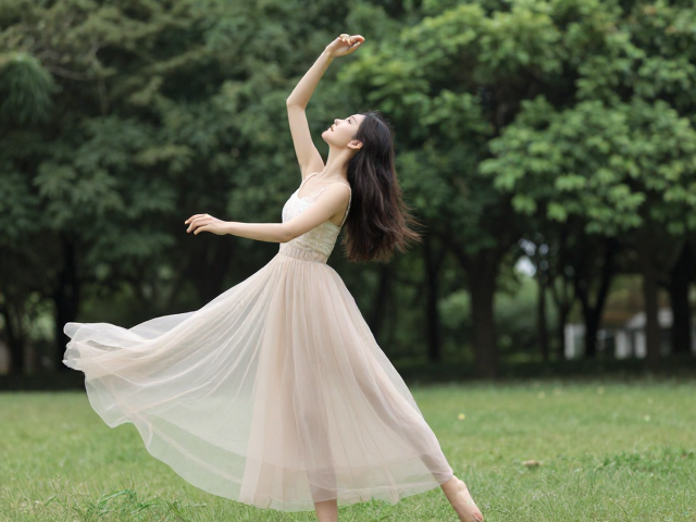 服饰美学与肢体语言的共鸣
