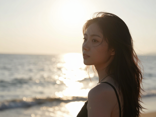 海边逆光人像,大光圈虚化背景与眩光效果拍摄技巧