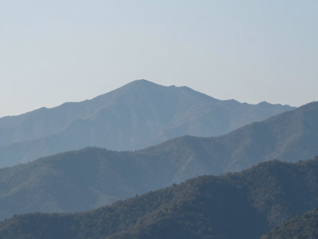 远山特写怎么拍?70-200/100-400/600mm选焦段,噪点控制全攻略