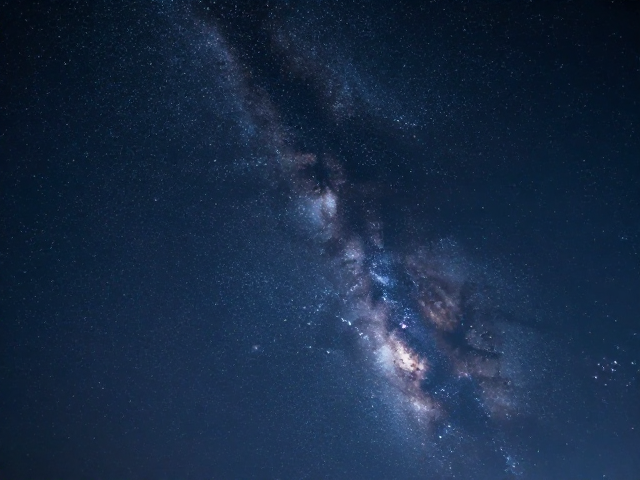 星空摄影慢门技巧,10-30秒曝光如何控制镜头眩光?