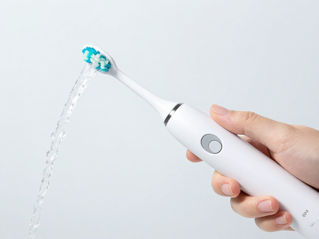 冲牙器的水流动力学与牙周清洁优势