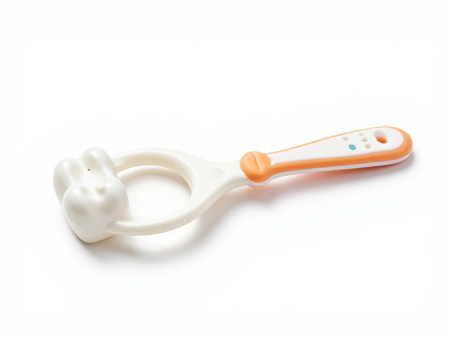 儿童乳牙保护器搭配防蛀固齿小刷头，呵护宝宝牙齿健康
