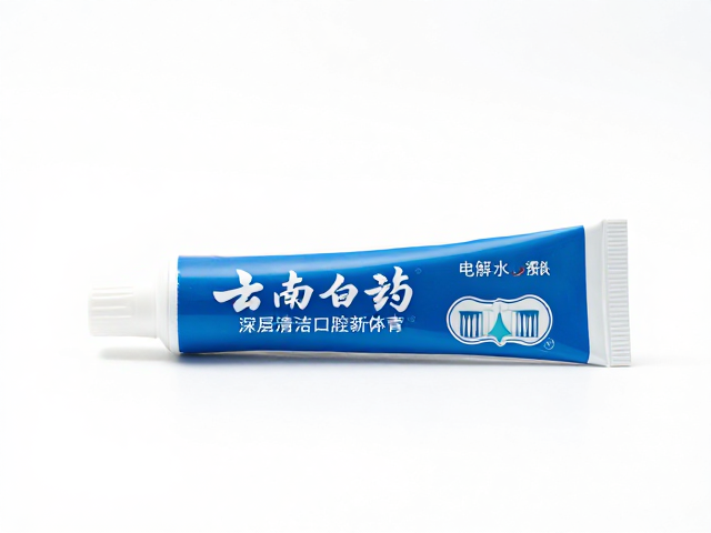 云南白药牙膏的成分特性与清洁辅助
