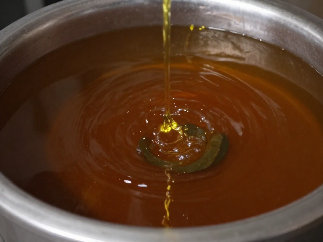 古法油膏制备中二次过滤的核心逻辑与工艺原理
