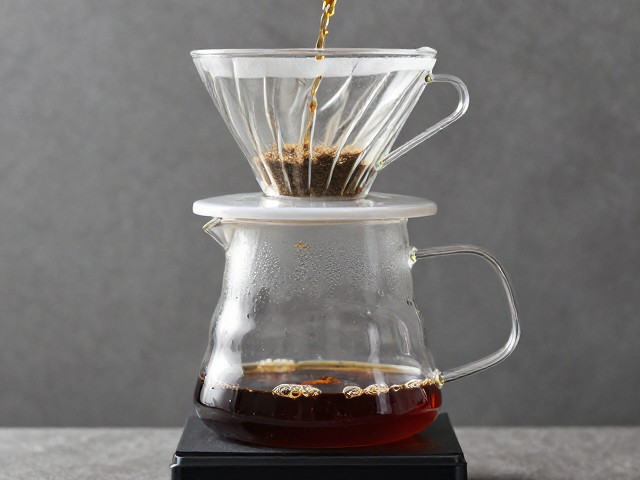 玻璃器具防摔:物理特性与操作规范