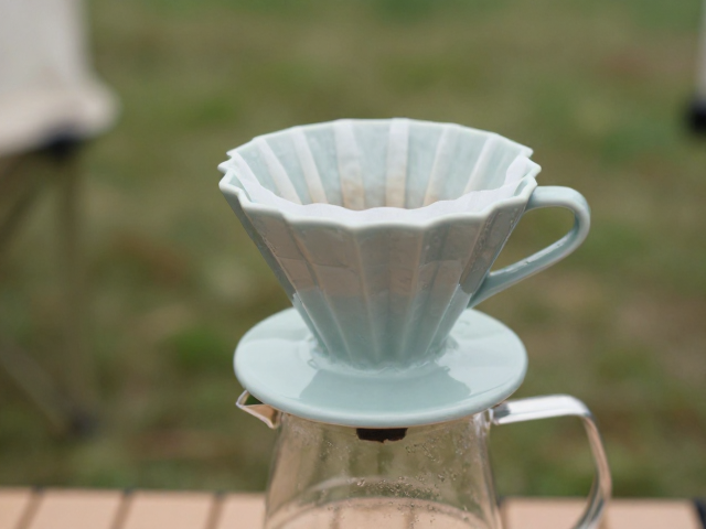 V60滤杯搭配指南，露营场景下的滤纸选择与冲泡技巧