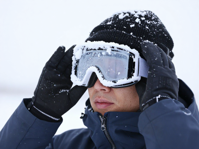 雪地护目镜防雪盲实操,压胶拉链抓绒衣保暖攻略