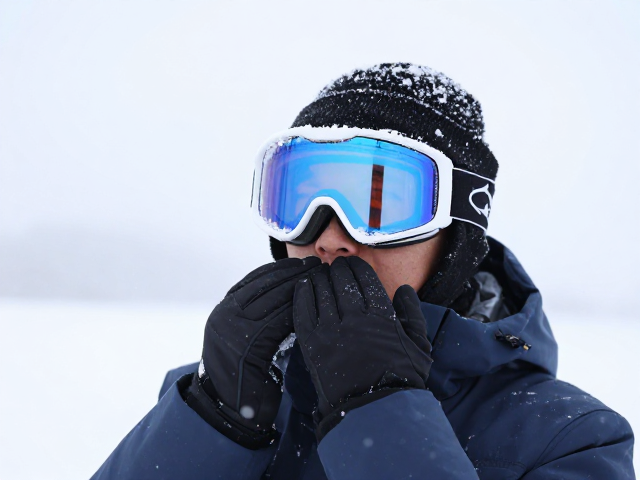 雪地护目镜防雪盲实操,观察高反表现,停留及时加衣