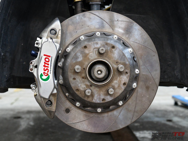 Castrol机油提升双碟刹车吸水稳定性？实测解析高性能表现