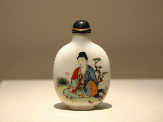 葫芦异形外画鼻烟壶的器型演变与工艺特征