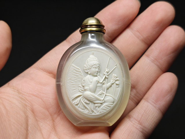 材质稀缺性:天然矿物与透明介质的选择