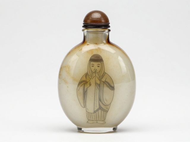 玻璃熔制内画鼻烟壶,套料工艺沁色自然过渡,揭秘文玩收藏本色基底