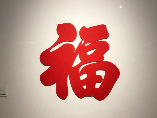 展览现场的艺术呈现与视觉张力