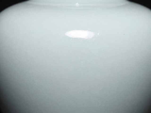 环境干燥度对古瓷釉面物理稳定性的影响机制