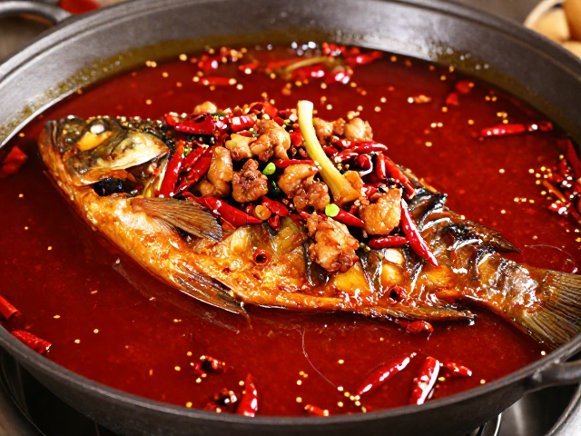 秘制麻辣锅底与复合香料的熬制逻辑