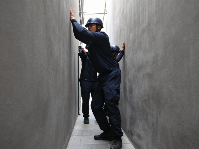 高阶技能:复杂障碍跨越与多人协同