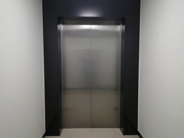 楼道空间声学优化与层门密封