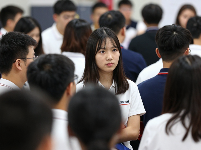 嘈杂环境识别名字与眼神接触训练,选安全封闭区练社交