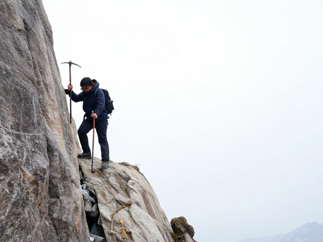 名山登山诗词文献研究,冰镐冰爪改良与历史演变