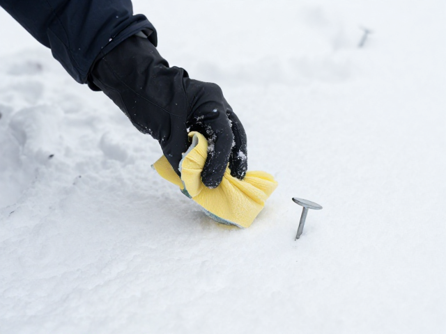 雪地地钉的使用场景与清洁痛点