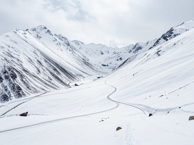 穿越雪线地貌,探秘垭口通道与鞍部地形特征
