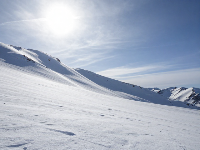 气温骤降雪线积雪稳定,日照时间对登山的影响