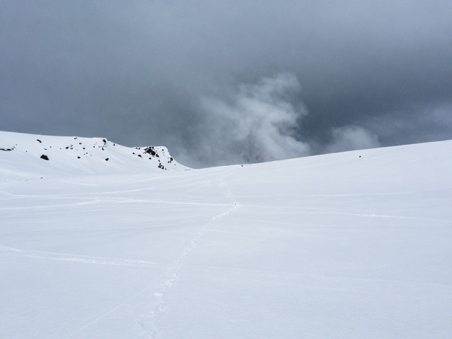 雪崩发生前的预兆特征