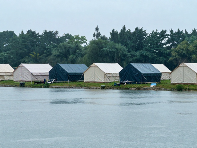 雨季防水搭建不污染水源,营地卫生高标准守护