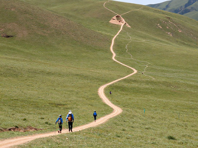 祁连山系亲子轻徒步,穿越古道遗迹,解锁自然科普新玩法