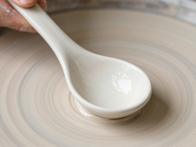 手拉坯陶瓷勺是否安全?食品接触级选购指南