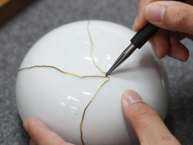 裂缝填补与金缮漆艺的操作细节
