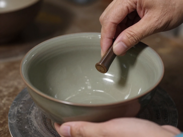 掌握施釉厚度与温度曲线，揭秘茶叶末釉烧制核心