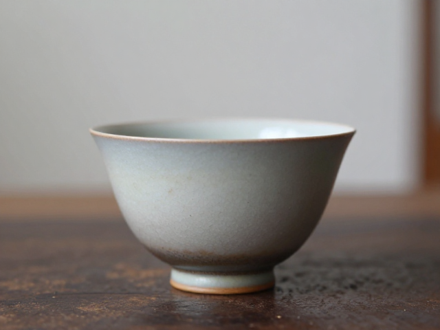 雅致茶席中柴烧茶器的陈设美学